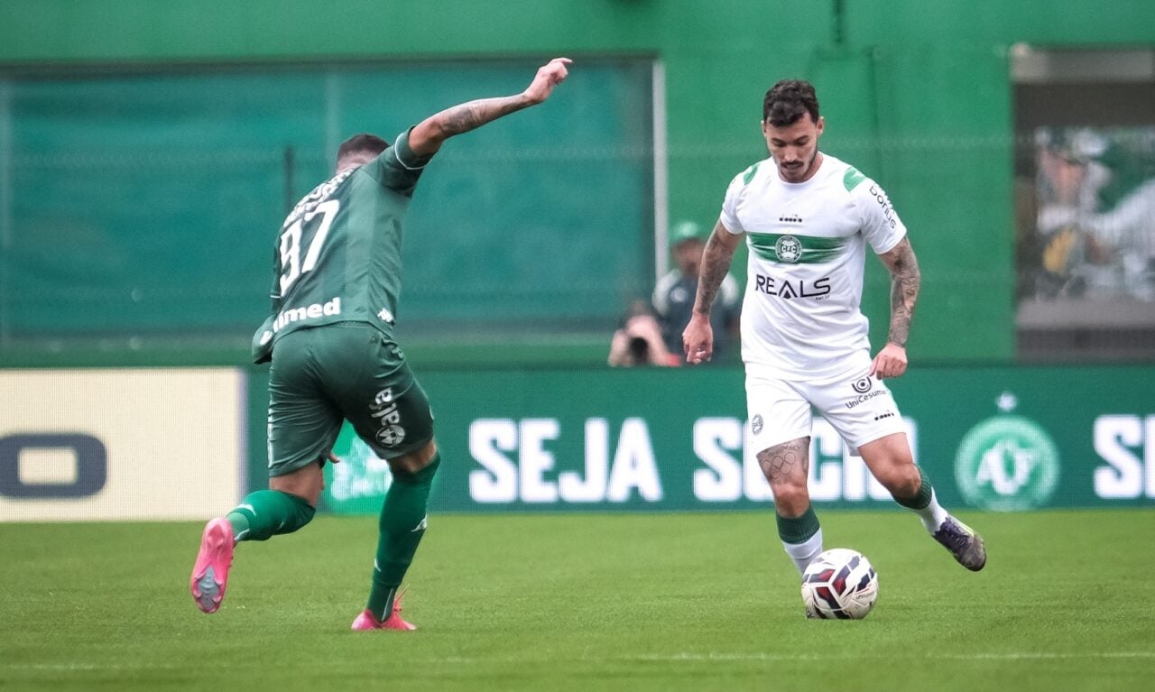O lateral Zeca em Chapecoense x Coritiba
