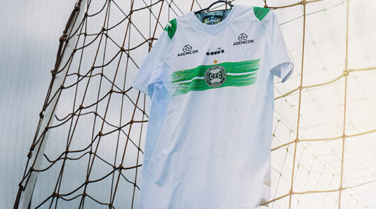 Camisa do Coritiba com patrocínio da Ademicon