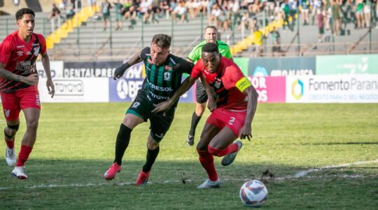 Matheus Moraes, do Maringá, enfrenta Léo Pelé, do Athletico