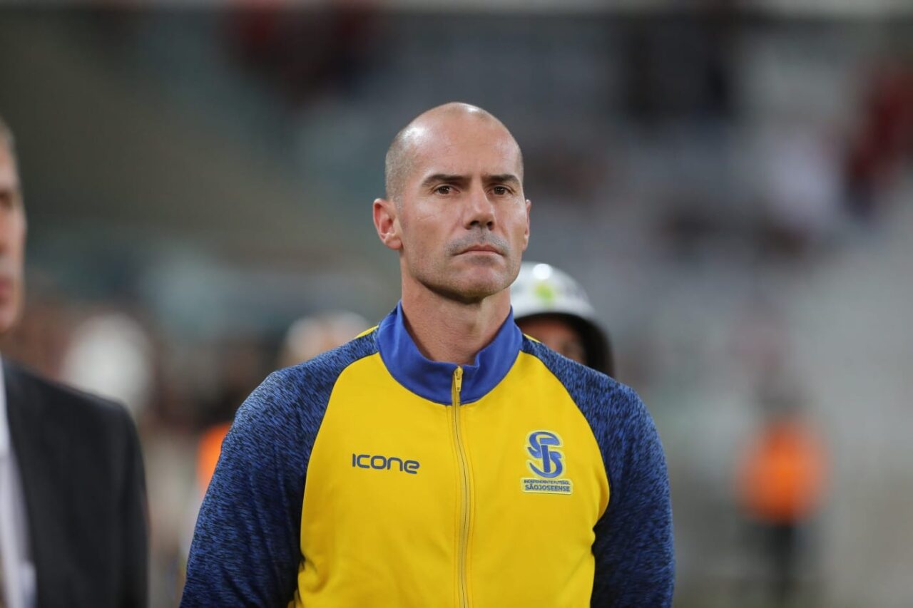 O técnico Zé Roberto Lucini