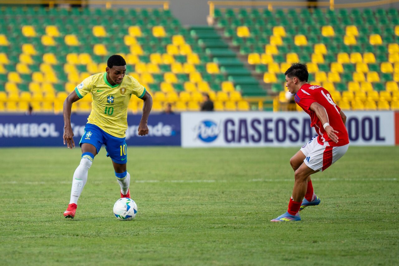 O atacante Kayke, do Athletico Paranaense, no jogo Brasil x Chile