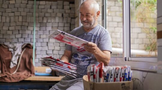 O artesão Celso Elias Farah, morador do Boqueirão