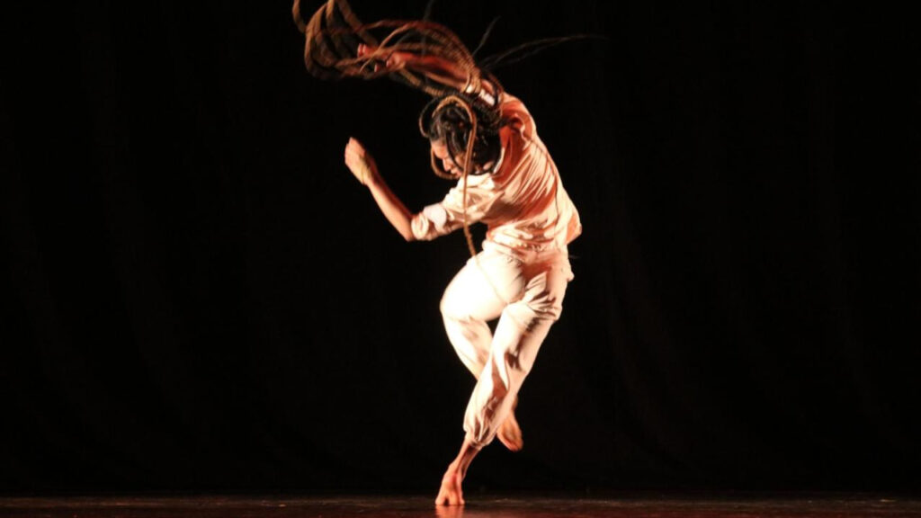 Espetaculo-de-danca-contemporanea-combina-a-musica-de-Villa-Lobos-com-as-religioes-de-matrizes—Cred-Lucilia-Guimaraes