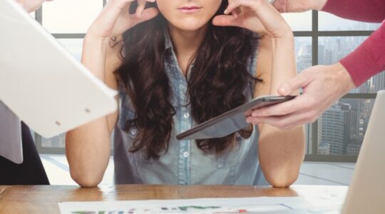 Governo adia novas regras de saúde mental no trabalho para 2026-crédito de Freepik-foto2