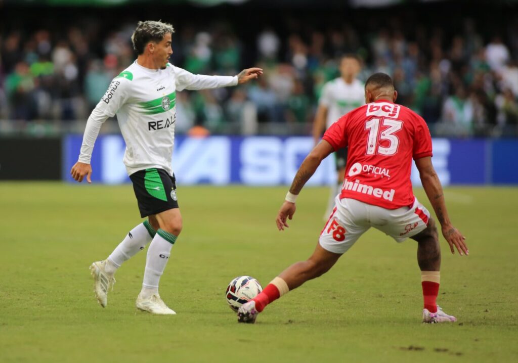 Josué em Coritiba x Vila Nova