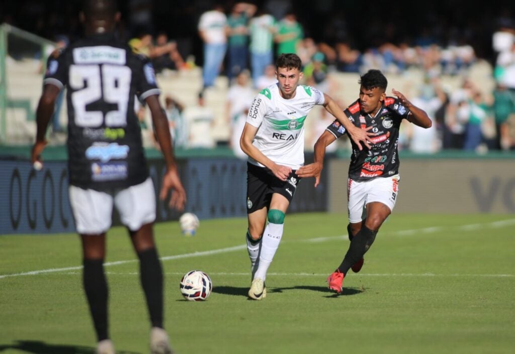 O zagueiro Guilharme Aquino, em Coritiba 2x0 Operário, no Couto Pereira, pela Série B