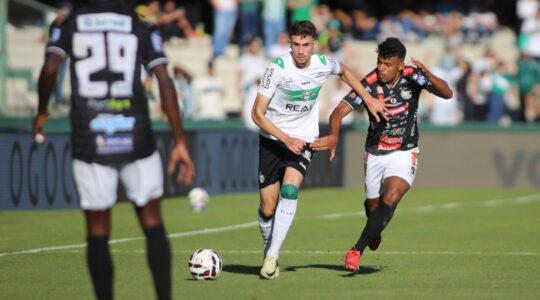 O zagueiro Guilharme Aquino, em Coritiba 2x0 Operário, no Couto Pereira, pela Série B