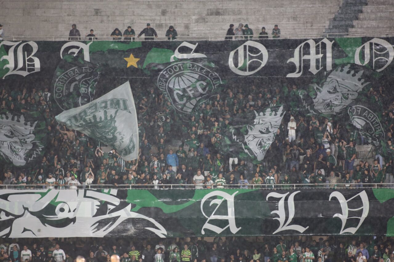 Torcida do Coritiba no Couto Pereira