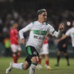 Josué comemora em Coritiba x Vila Nova