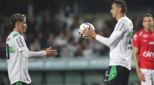 Josué e Bruno Melo em Coritiba x Vila Nova