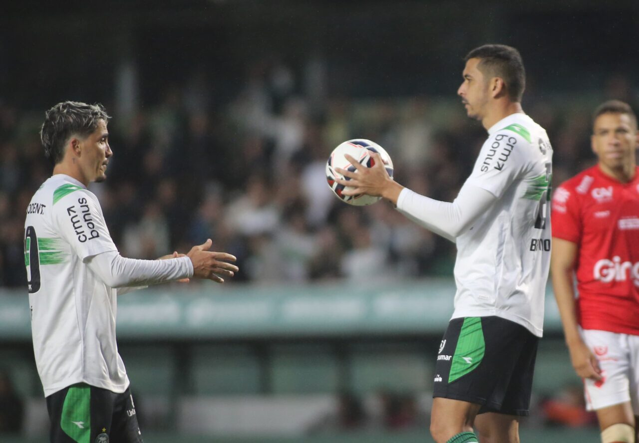 Josué e Bruno Melo em Coritiba x Vila Nova