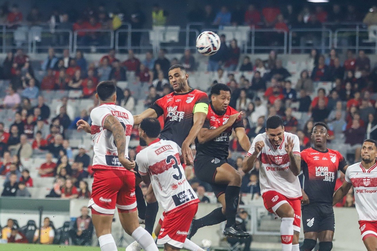 Alan Kardec e Habraão, do Athletico