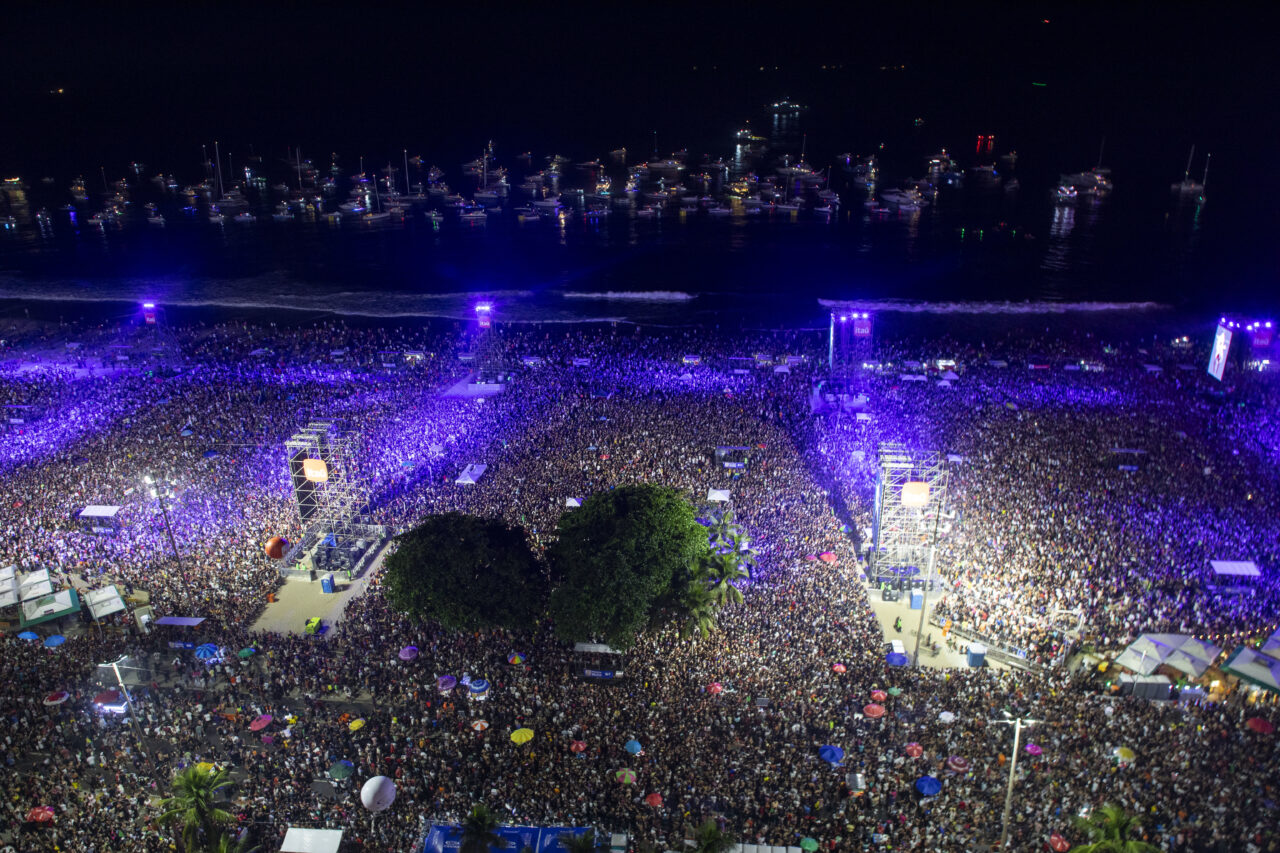 Público na Praia de Copacabana – Madonna 2024 – Alexandre Macieira – Riotur