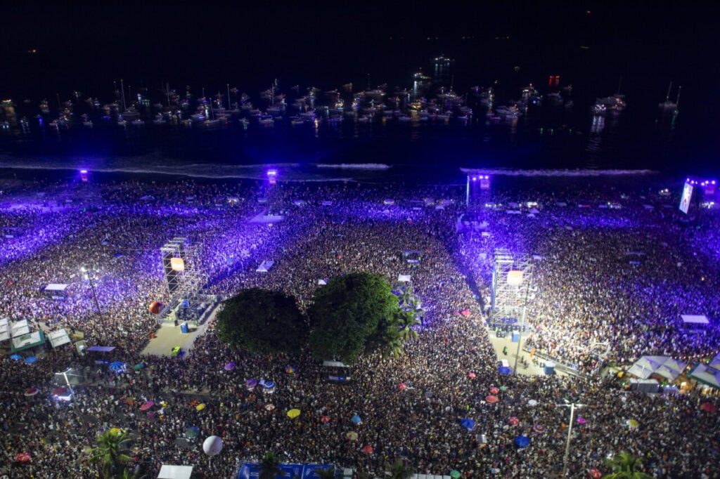 Público na Praia de Copacabana – Madonna 2024 – Alexandre Macieira – Riotur