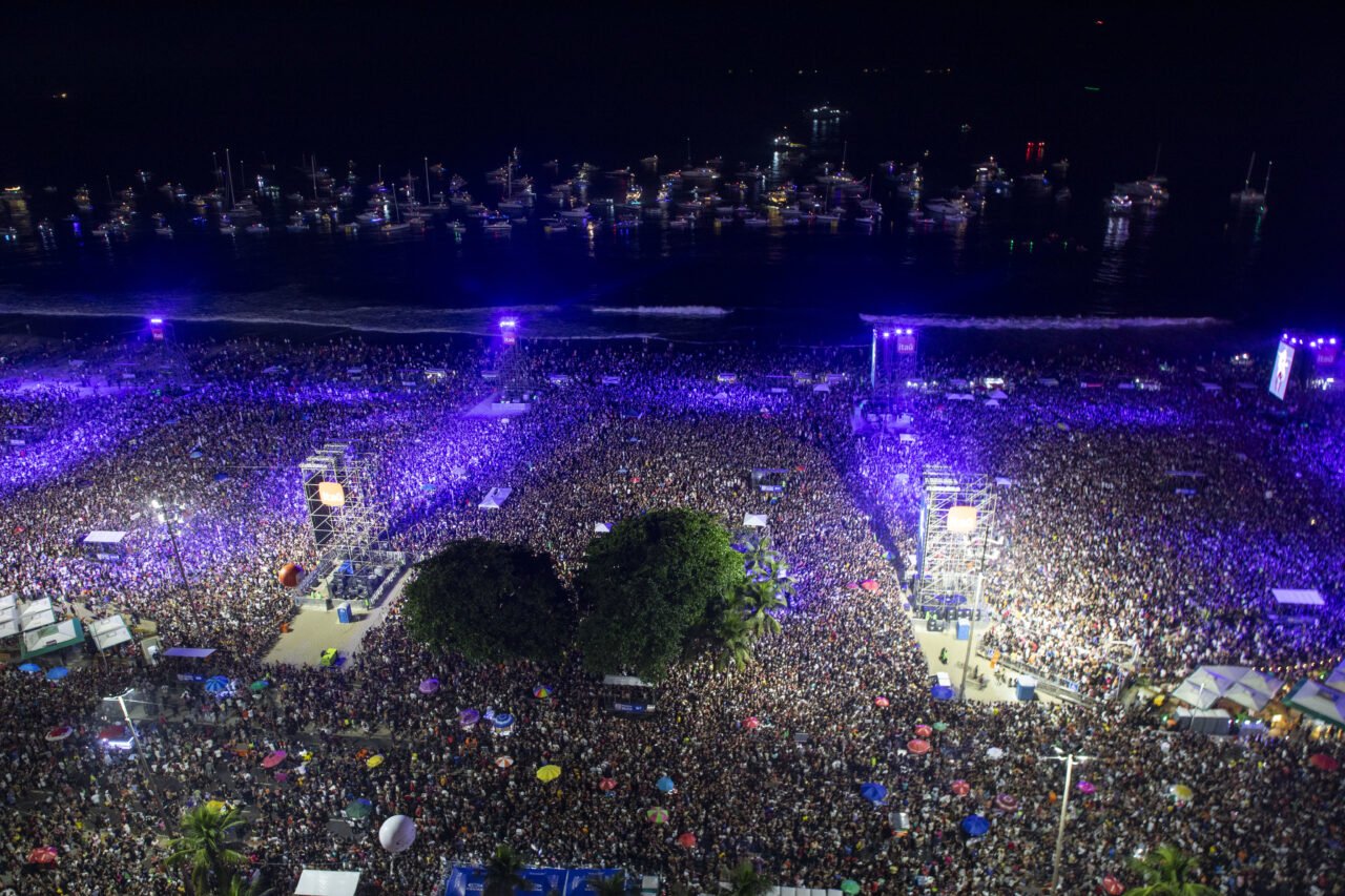 Público na Praia de Copacabana – Madonna 2024 – Alexandre Macieira – Riotur