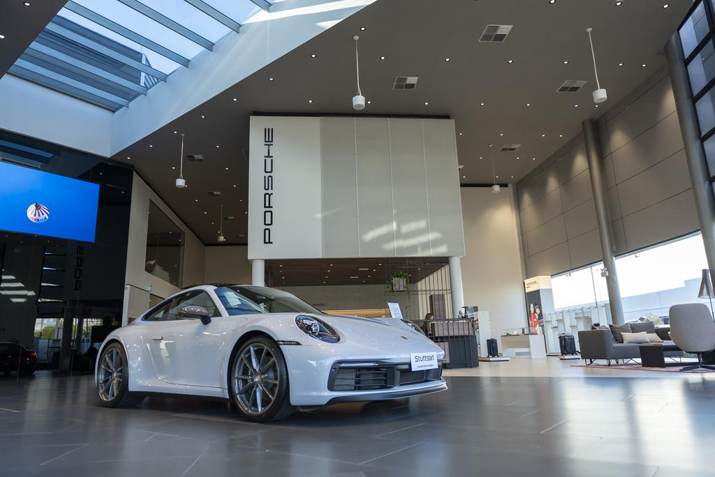 Stuttgart inaugura o Porsche Center Maringá