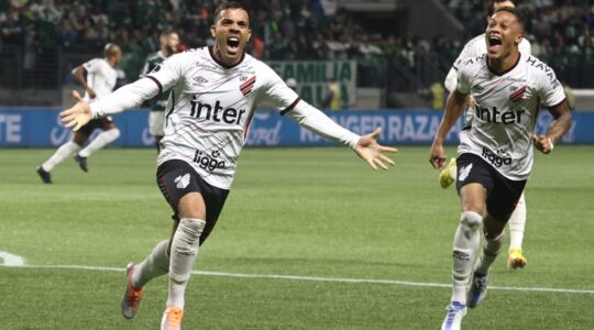 David Terans comemora gol do Athletico contra o Palmeiras, na Libertadores