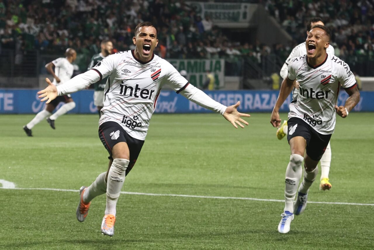 David Terans comemora gol do Athletico contra o Palmeiras, na Libertadores