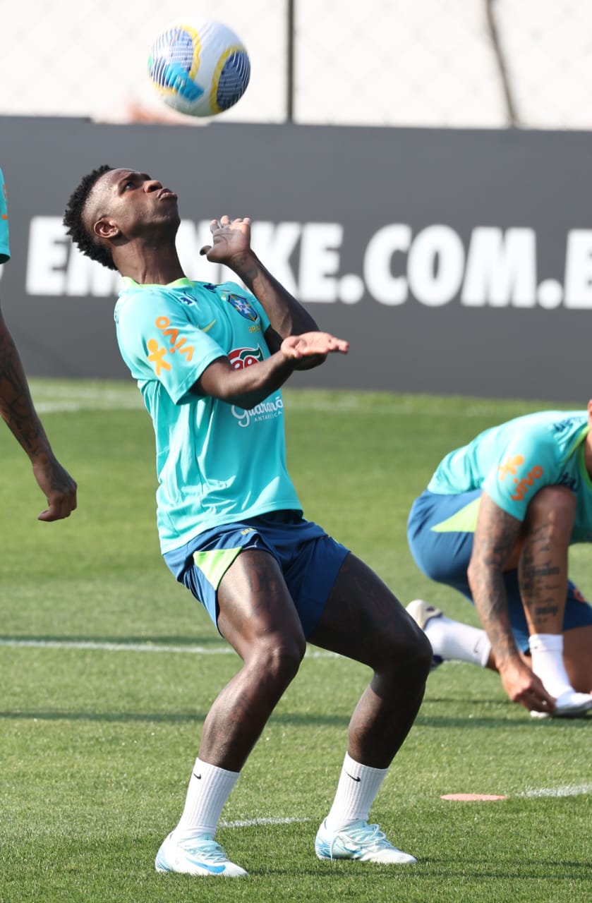 O atacante Vinicius Júnior, Vini Jr, em treino da seleção brasileira