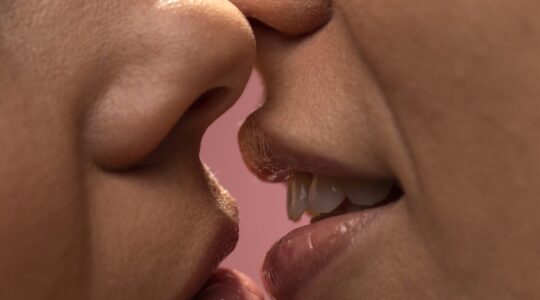 close-up-couple-love-kissing