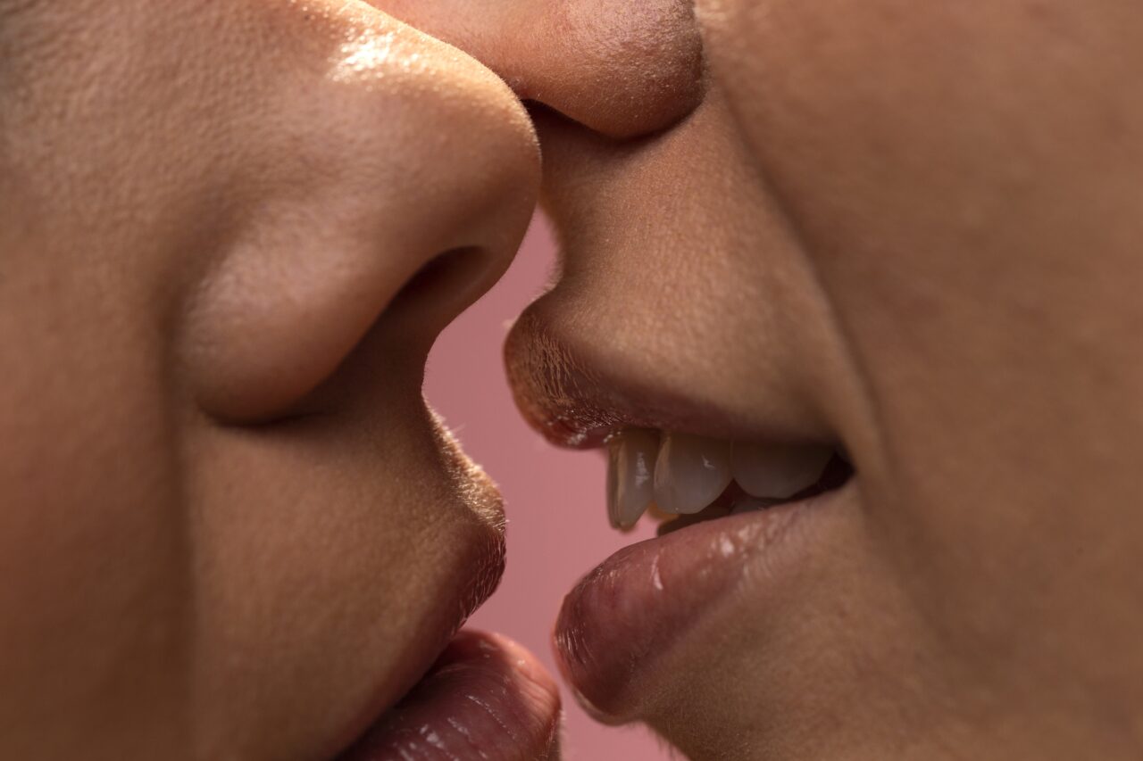 close-up-couple-love-kissing
