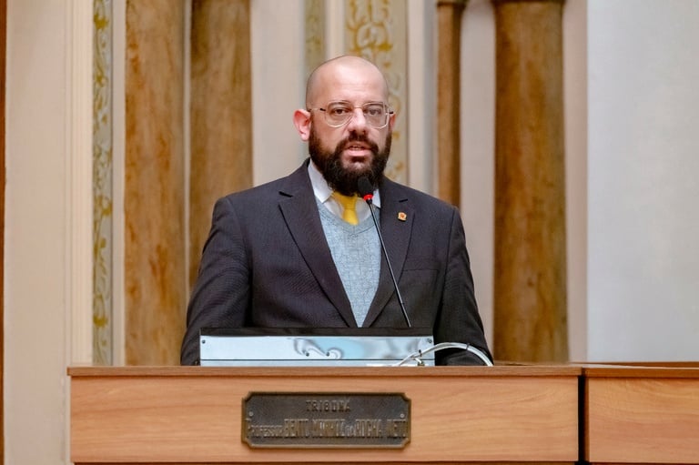 representação eder borges fala sobre Ku Klux Klan