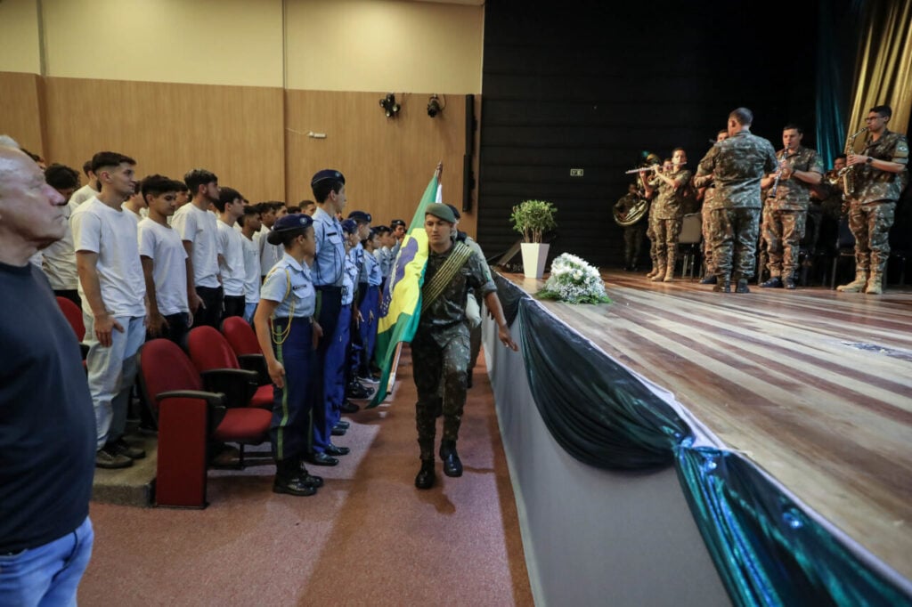 foto Prefeitura de Pinhais -Cerimônia de Juramento à Bandeira Nacional 35