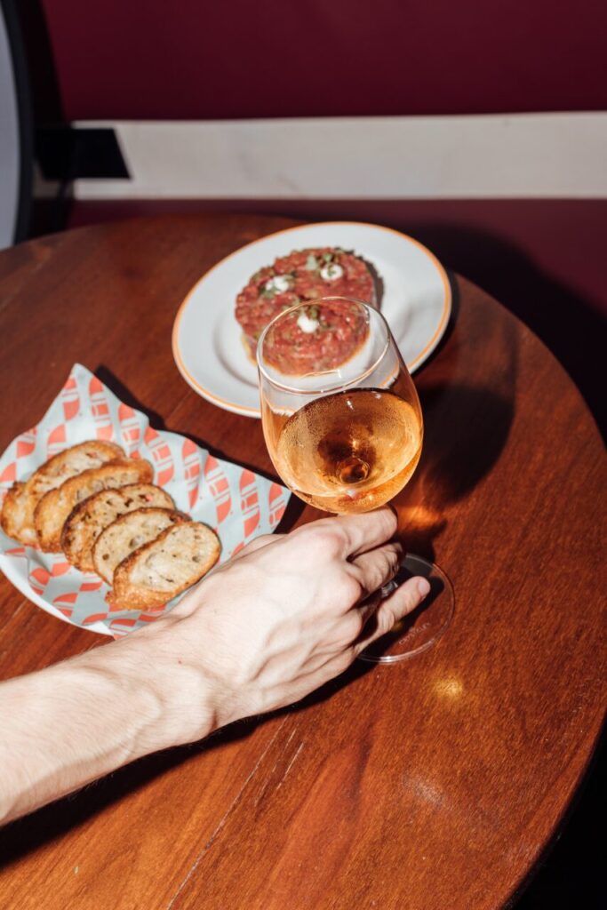Degustação de vinhos no Ponto Vin (foto Jennifer França_