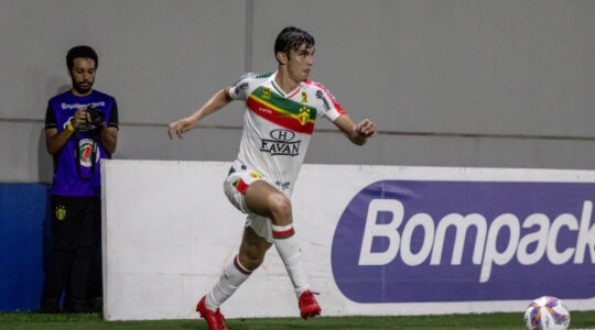 O meia Biel, do Brusque, ex-Coritiba