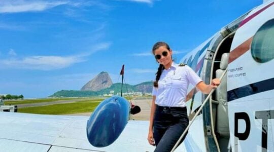 27847-quem-e-a-piloto-de-23-anos-responsavel-pelo-pouso-de-emergencia-de-livia-andrade-1024×538