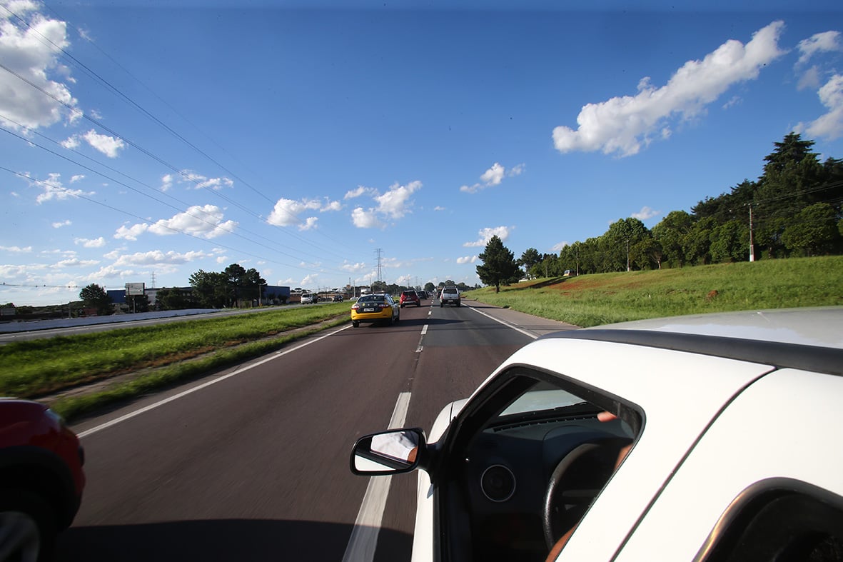 ESTRADA FERIADO MOVIMENTO CARROS BR277 RODOVIA