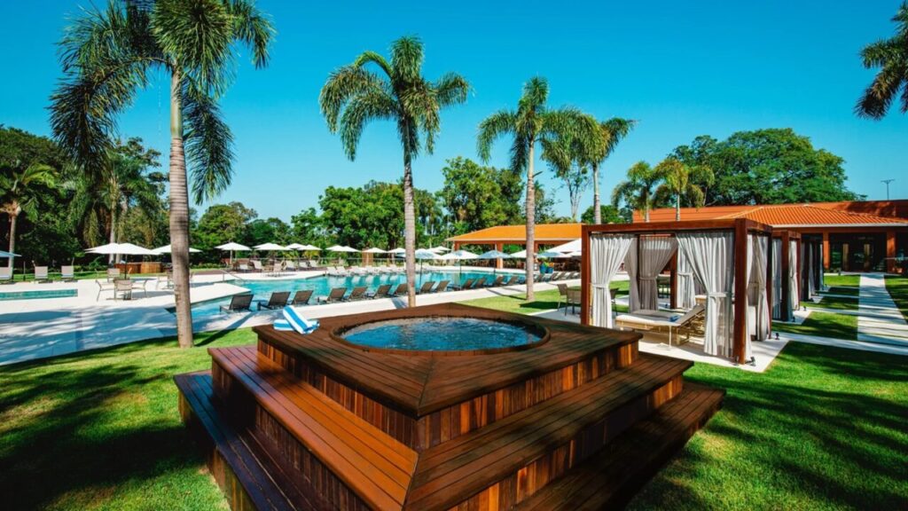 452003_1153260_piscina_hidromassagem_e_lounges_lazer_sanma_hotel___foto_divulgaA_AGBPo_