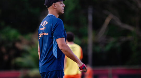 O técnico Pepa, em treino do Sport