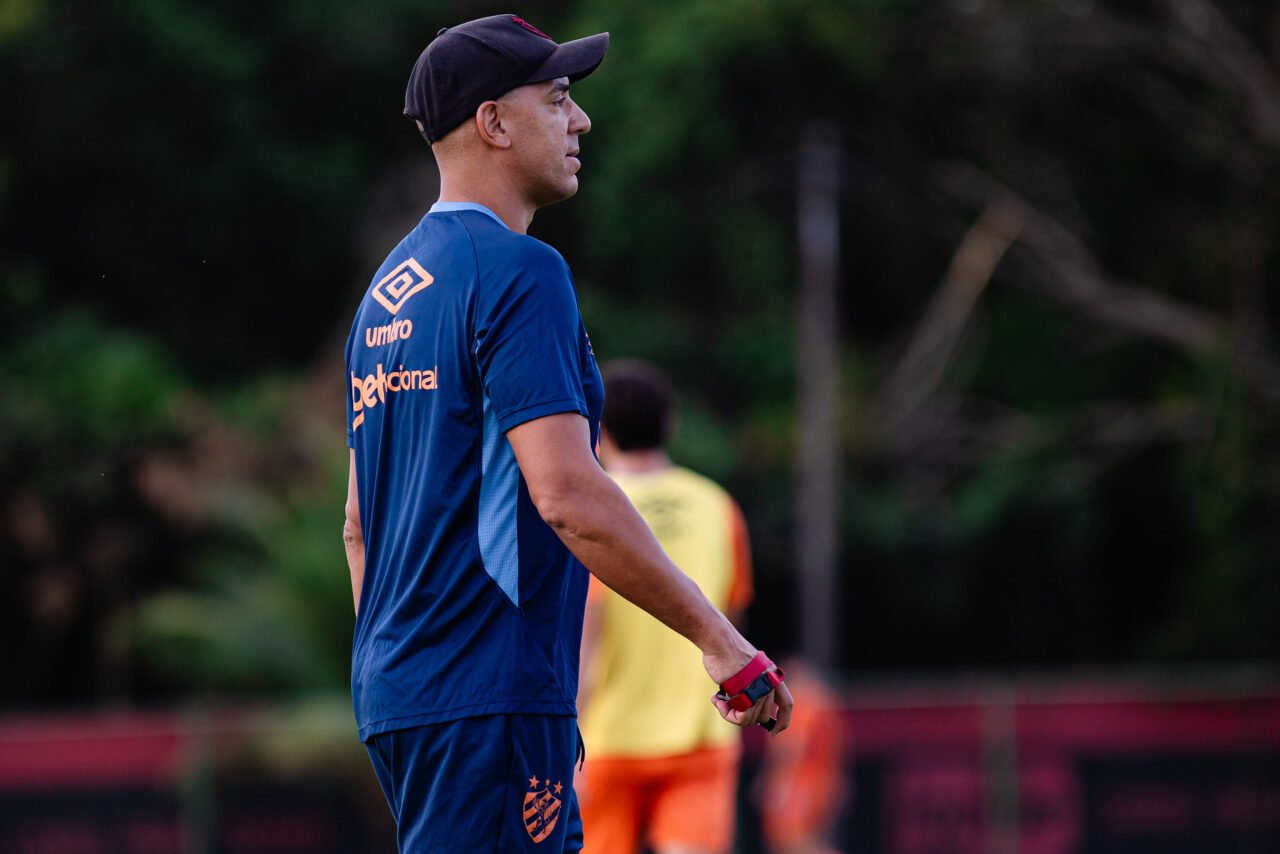 O técnico Pepa, em treino do Sport