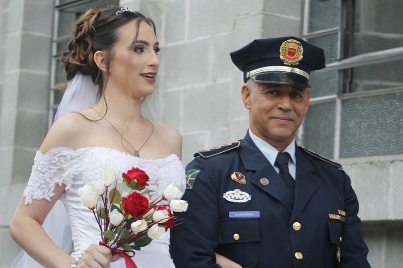 casamento da advogada Natalie Griebler Zirhut, ex-aluna do programa da guarda municipal mirim de Curitiba