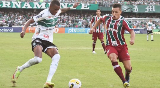 O lateral-direito Matheus Alexandre em Coritiba x Fluminense, em 2022