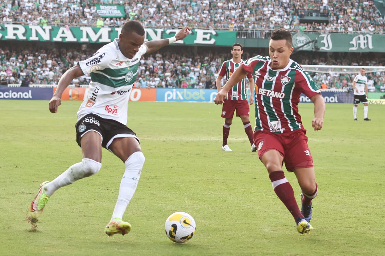 O lateral-direito Matheus Alexandre em Coritiba x Fluminense, em 2022