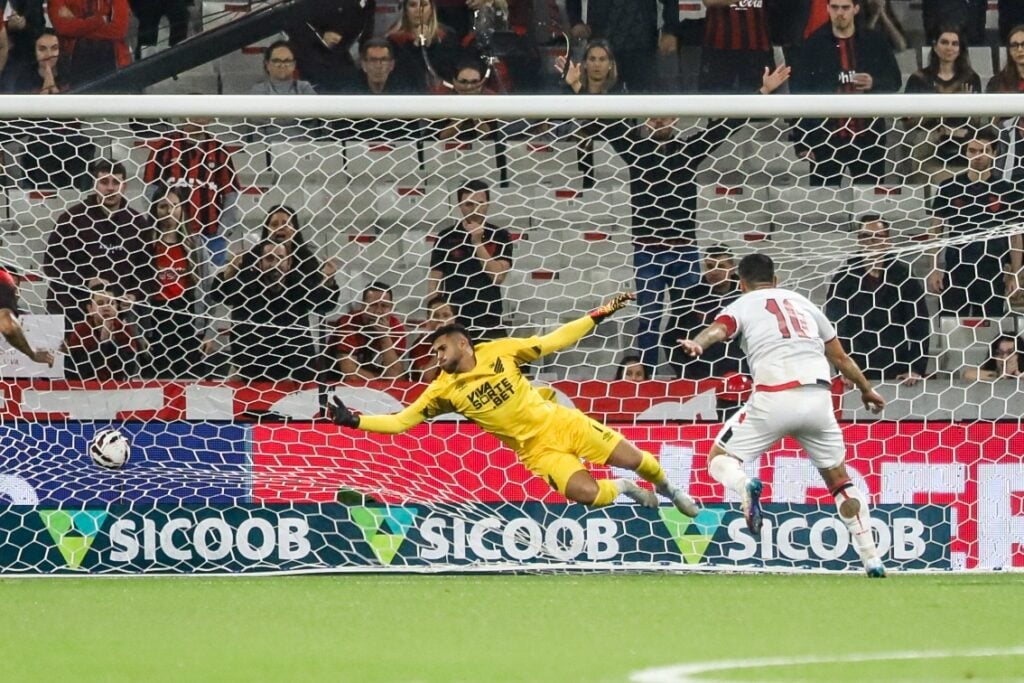 O goleiro Mycael, do Athletico Paranaense