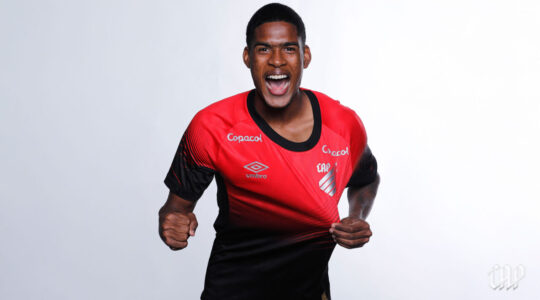 O meia-atacante Giovany Herbert, do Athletico Paranaense