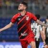 O atacante Rômulo comemora gol pelo Athletico: destaque na Europa