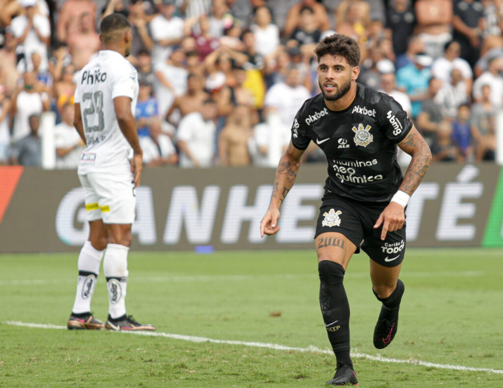 Yuri Alberto comemora gol do Corinthians contra o Santos