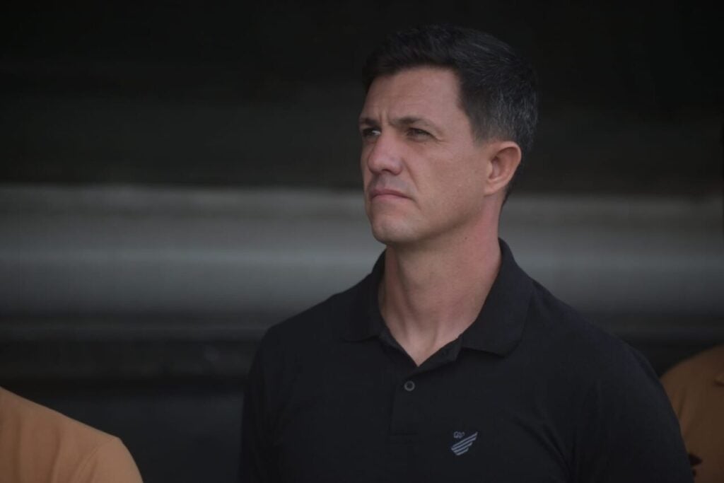O técnico Mauricio Barbieri em Brusque x Athletico, na Arena Joinville