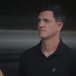 O técnico Mauricio Barbieri em Brusque x Athletico, na Arena Joinville