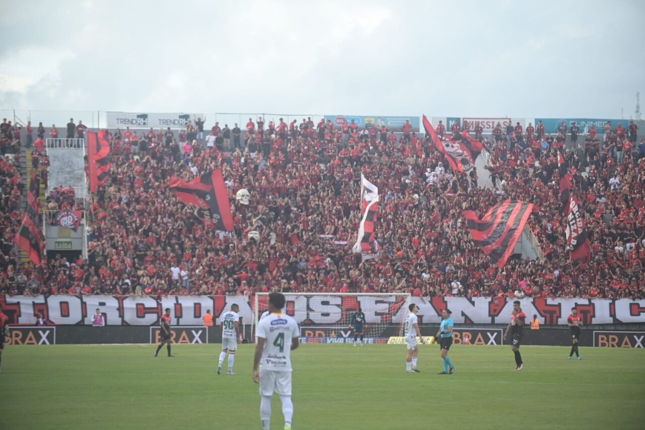 Brusque x Athletico, na Arena Joinville