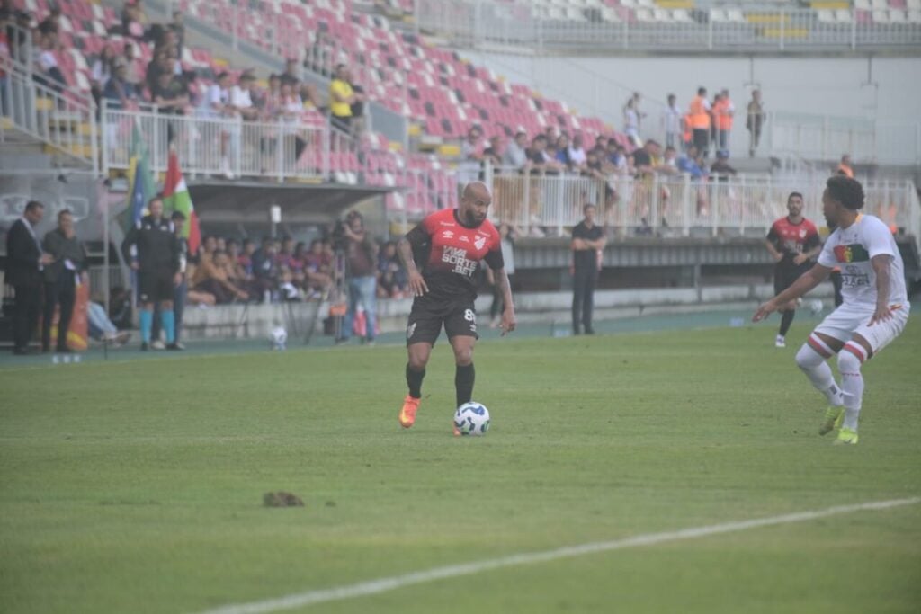 Patrick em Brusque x Athletico, na Arena Joinville