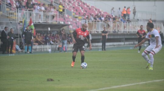 Patrick em Brusque x Athletico, na Arena Joinville