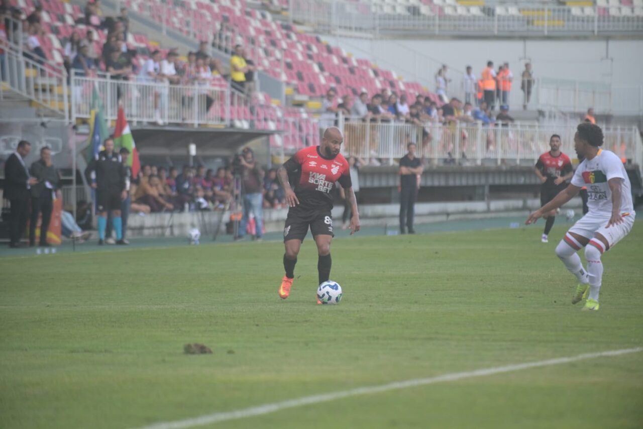Patrick em Brusque x Athletico, na Arena Joinville
