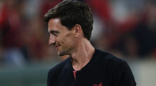 O técnico João Correia, do Athletico Paranaense