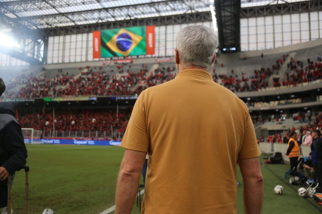 Odair Hellmann em Athletico x Athletic-MG na Ligga Arena