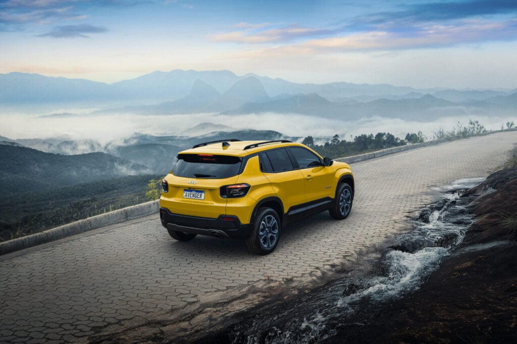 Jeep_Avenger_01